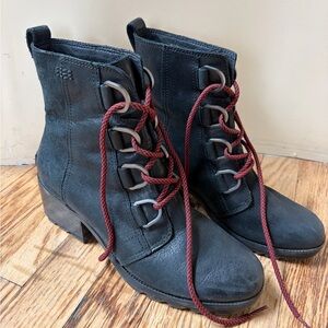 Sorel Black Leather Lace-Up Ankle Boots with Burgundy Laces